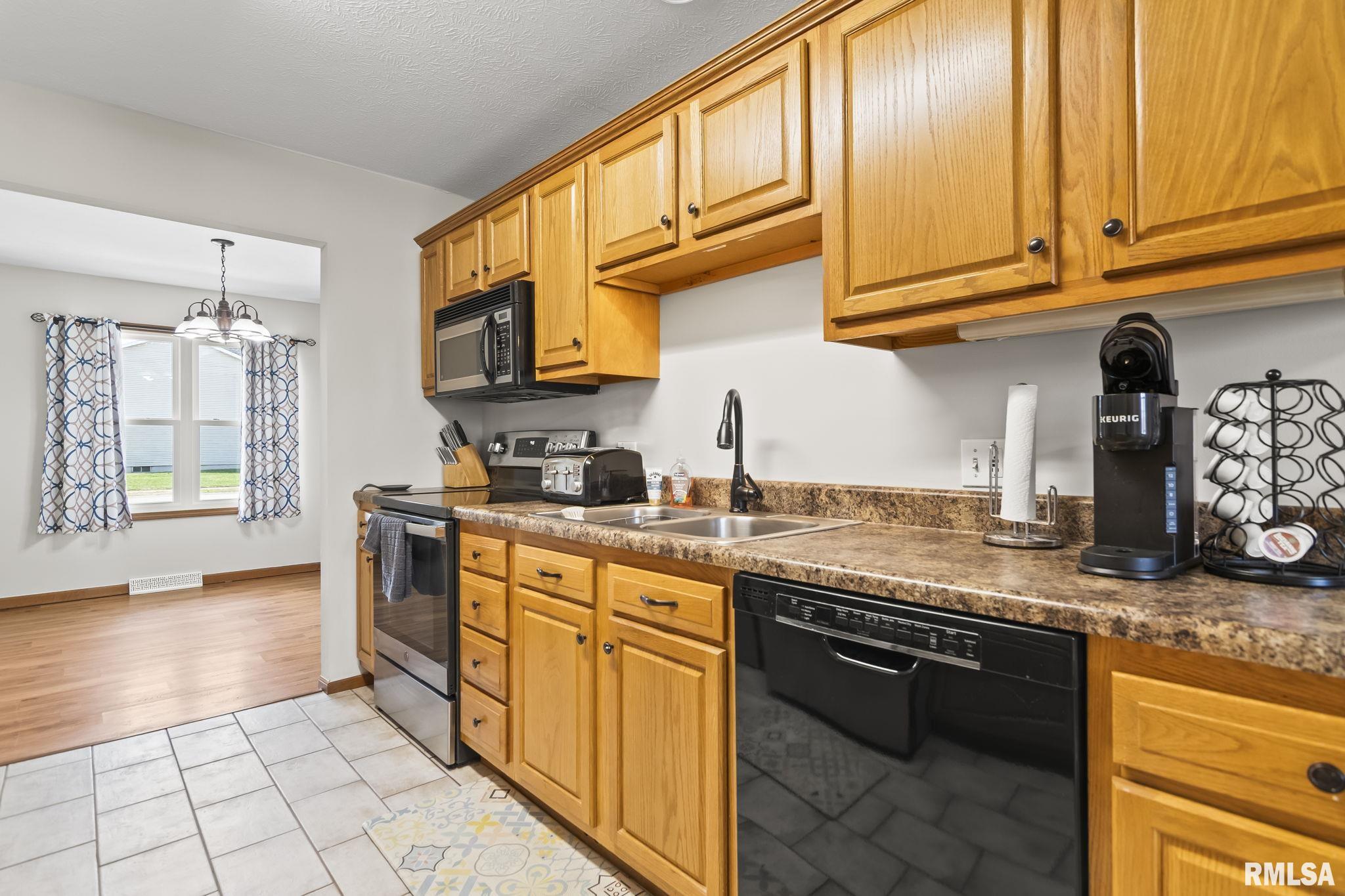 3513 Crystal Lake Drive Springfield, IL 62711 - Photo 13 of 39