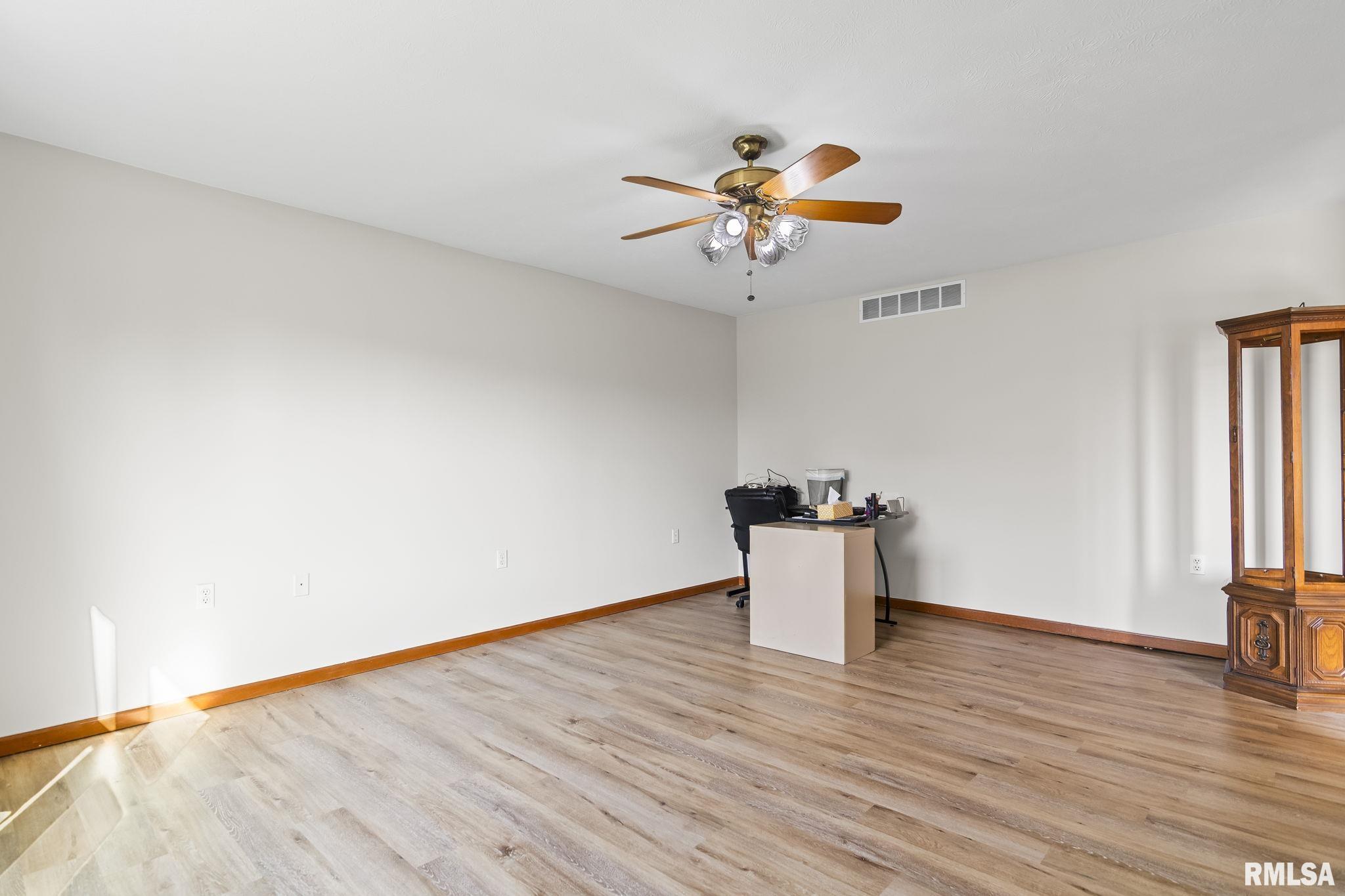 3513 Crystal Lake Drive Springfield, IL 62711 - Photo 7 of 39