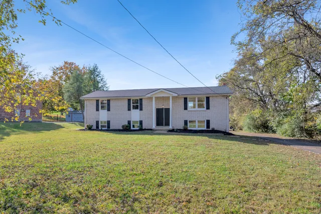 a view of a house with a yard