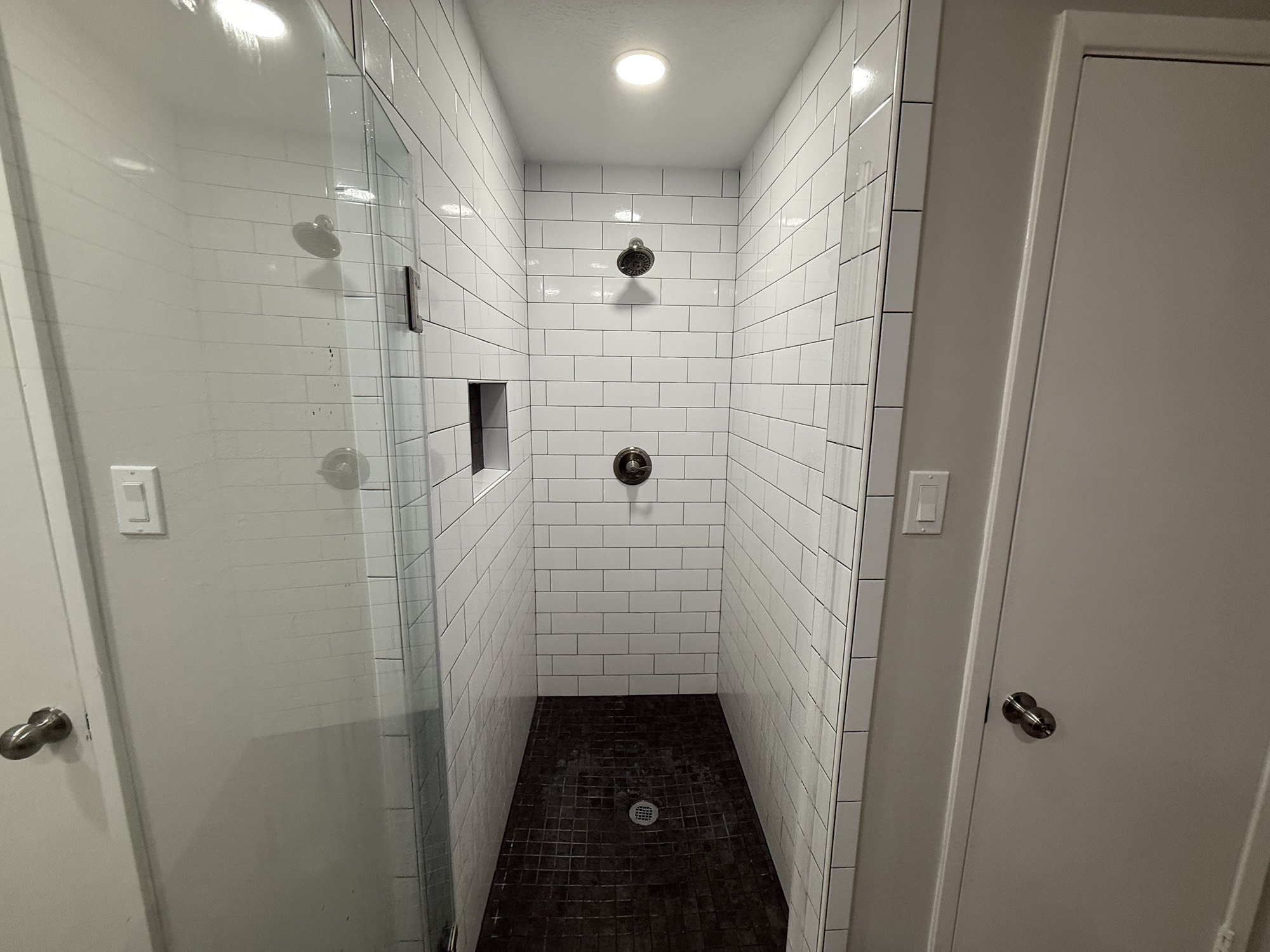 10130 Sagedale Drive Houston, TX 77089 - Photo 21 of 36 a bathroom with a shower