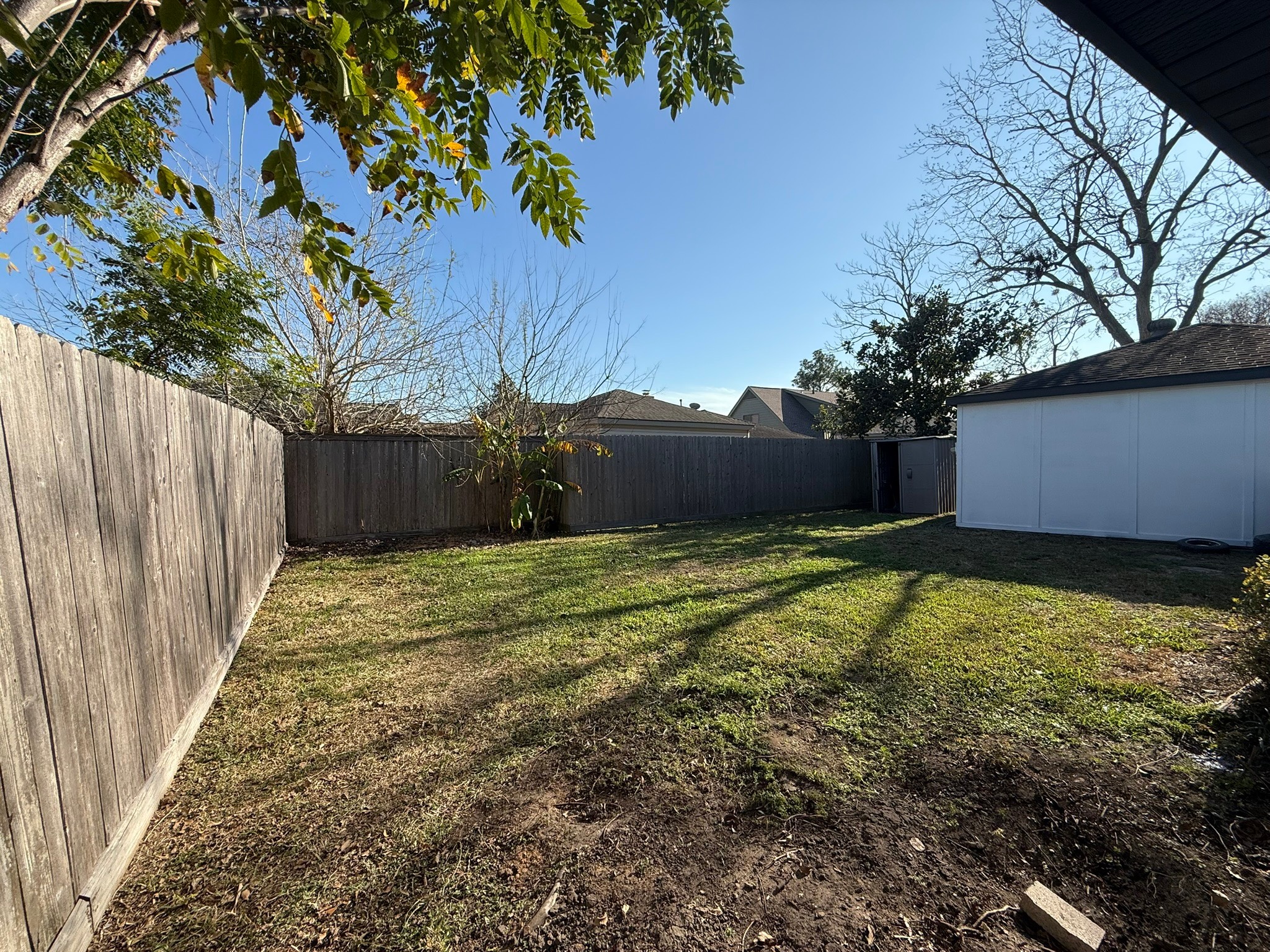 10130 Sagedale Drive Houston, TX 77089 - Photo 33 of 36 a backyard of a house