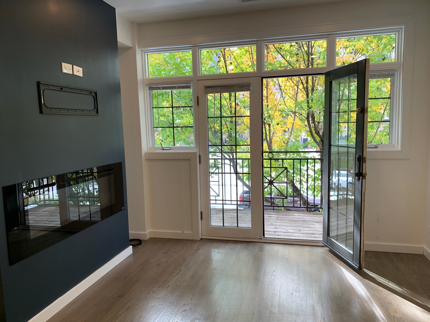1048 West Fulton Street, Unit 2 Chicago, IL 60607 - Photo 16 of 22 a view of an empty room with wooden floor and a window
