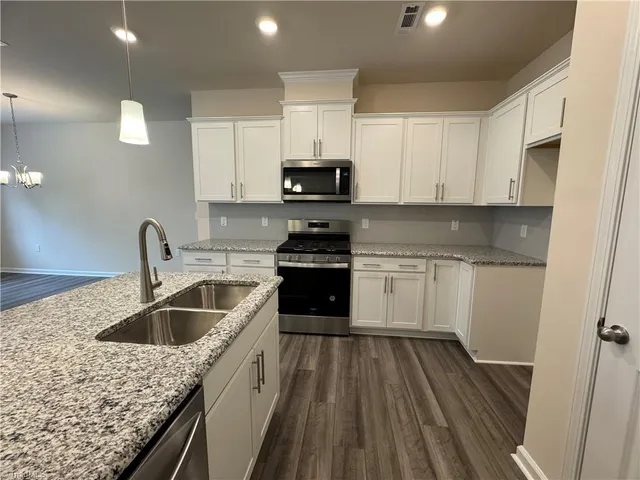 $1,900 | 891 Falls Grove Trail, High Point, NC 27265