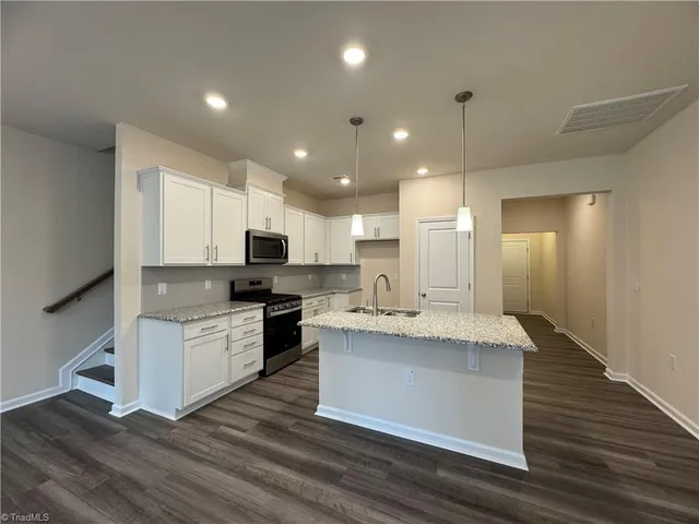 $1,900 | 891 Falls Grove Trail, High Point, NC 27265