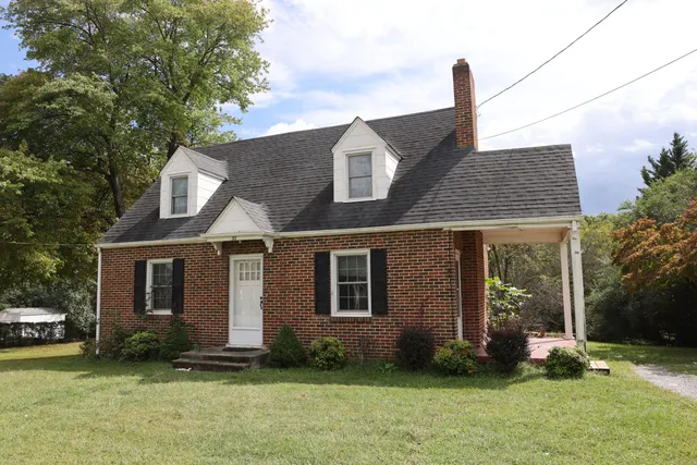 $1,950 | 32 Upland Drive, Salem, VA 24153