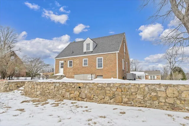 $1,950 | 32 Upland Drive, Salem, VA 24153