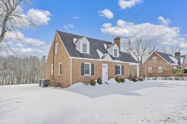 $1,950 | 32 Upland Drive, Salem, VA 24153