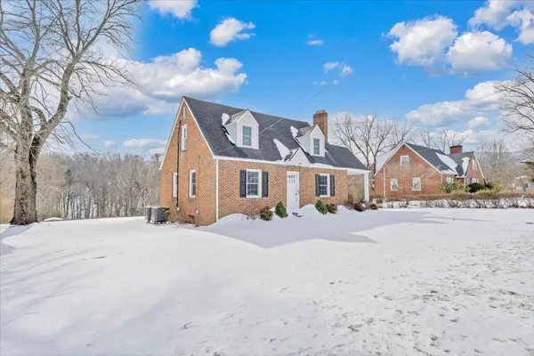 $1,950 | 32 Upland Drive, Salem, VA 24153