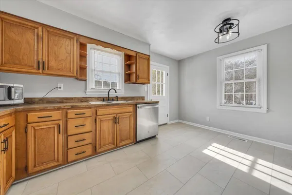 $1,950 | 32 Upland Drive, Salem, VA 24153