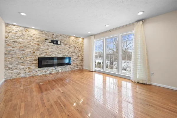 $2,900 | 120 Hummingbird Way, Henrietta, NY 14586