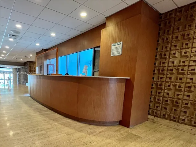 $295,000 | 2899 Collins Avenue, Unit 810, Miami Beach, FL 33140