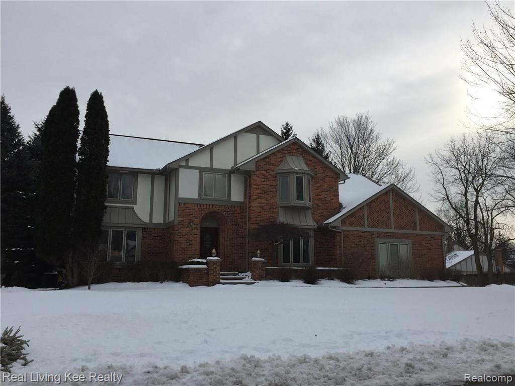 1739 Rapids Way Rochester Hills, MI 48309 - Photo 1 of 31
