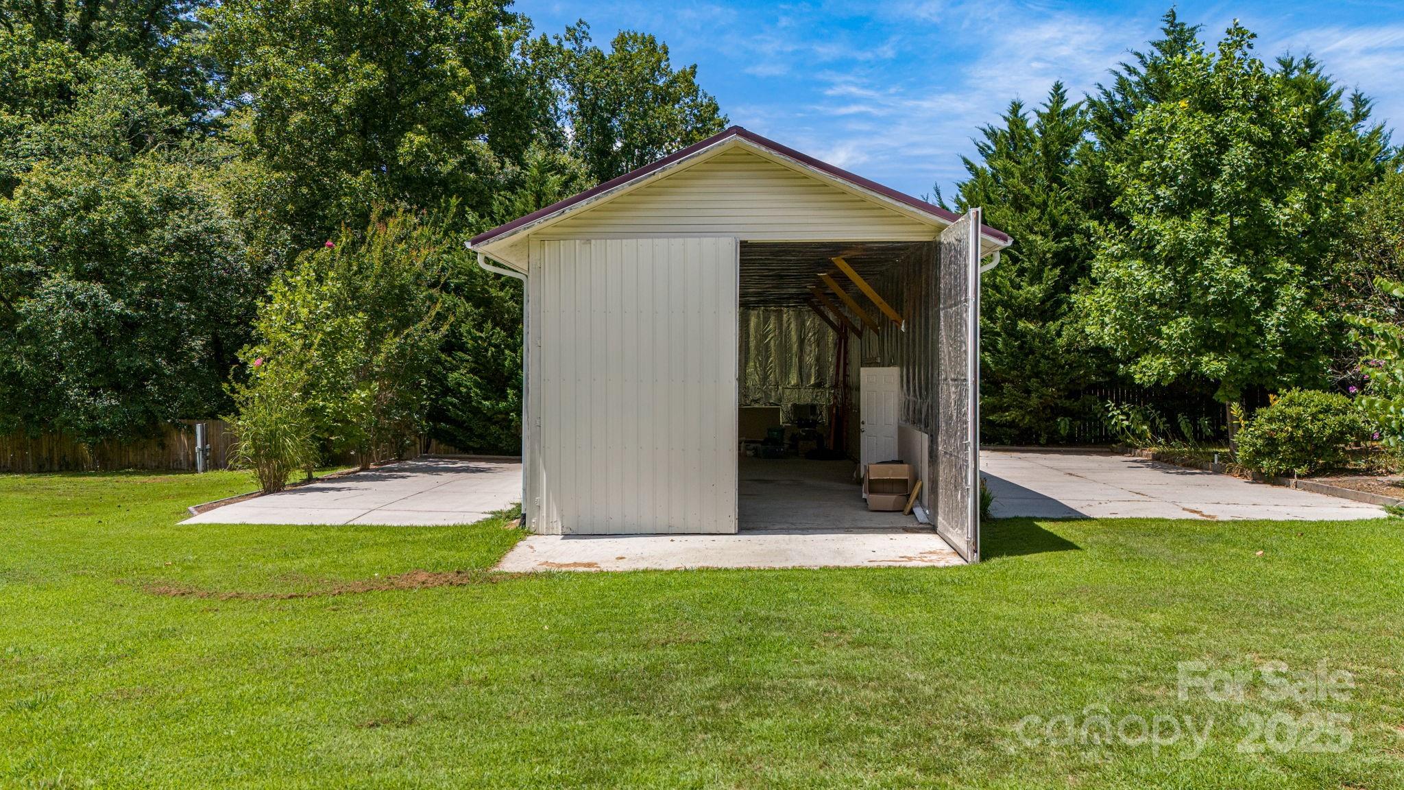 350 Old Sunset Hill Road Hendersonville, NC 28792 - Photo 35 of 40 a front view of a house with a yard