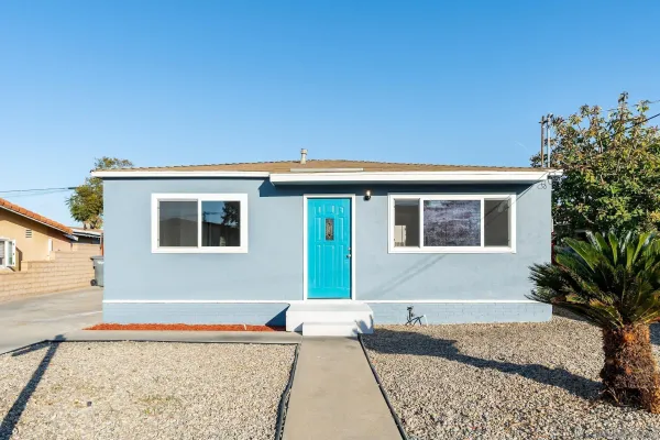 a front view of house with yard