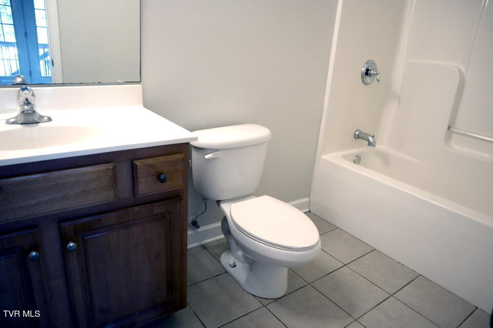 2908 Antioch Road Johnson City, TN 37604 - Photo 11 of 26 Bath upper