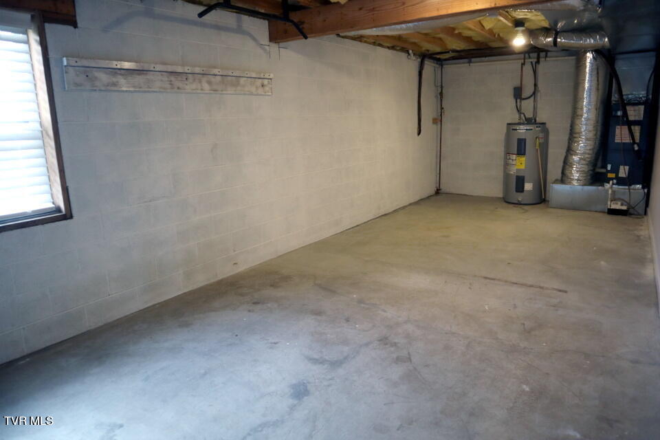 2908 Antioch Road Johnson City, TN 37604 - Photo 22 of 26 Garage