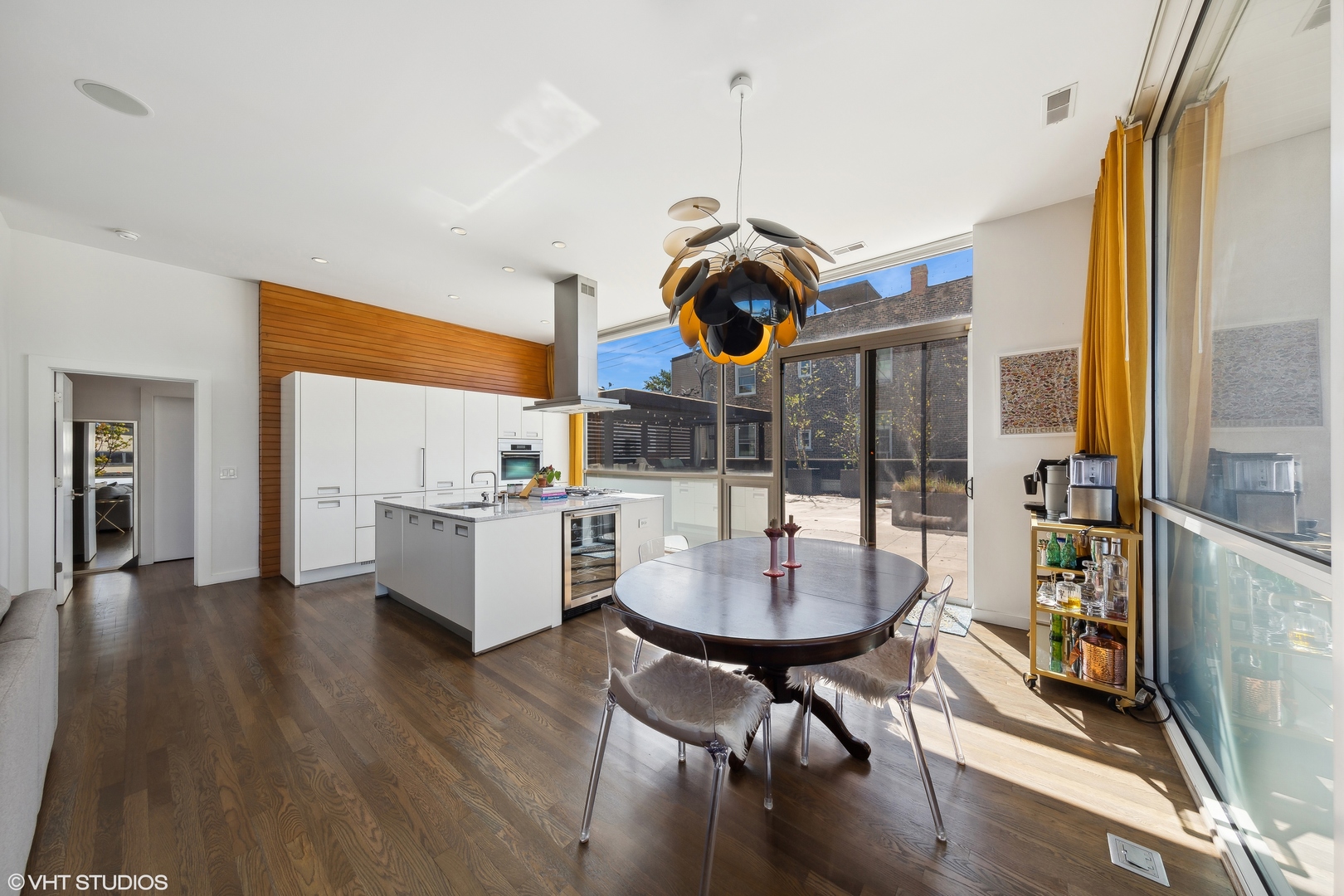 2157 West Division Street, Unit 202 Chicago, IL 60622 - Photo 2 of 15