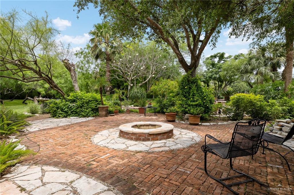 27603 Palo Verde Road San Benito, TX 78586 - Photo 38 of 45 a table and chairs in a backyard of a house