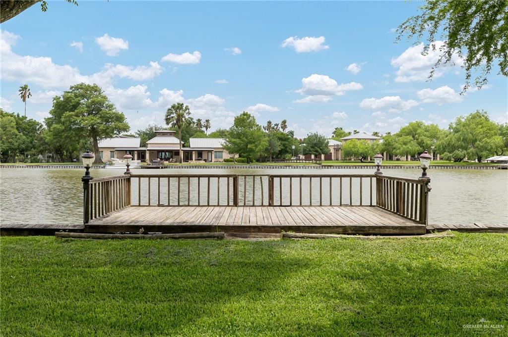 27603 Palo Verde Road San Benito, TX 78586 - Photo 42 of 45 a view of a deck with a garden