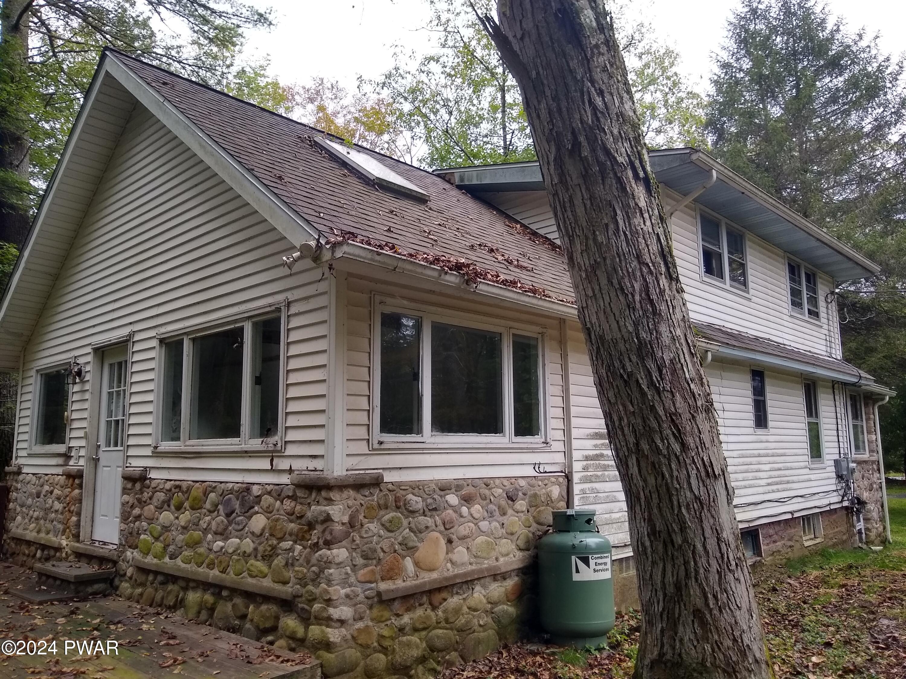 328 Twin Lakes Road Shohola, PA 18458 - Photo 8 of 37