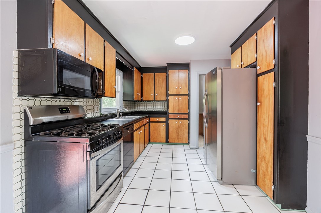 77 Chad Circle Greece, NY 14616 - Photo 12 of 34