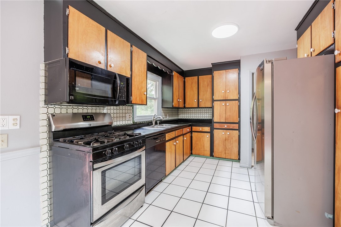 77 Chad Circle Greece, NY 14616 - Photo 10 of 34