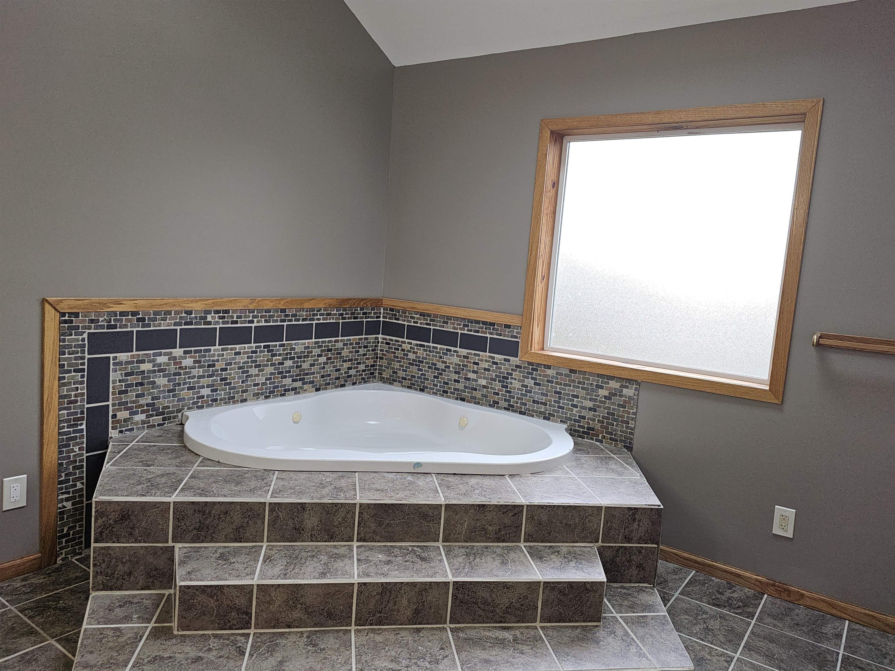 6877 South Durand Road Durand, MI 48429 - Photo 12 of 23 50137093-a5754882-7c41-4a13-9adf-72161ae9f8ed.JPG