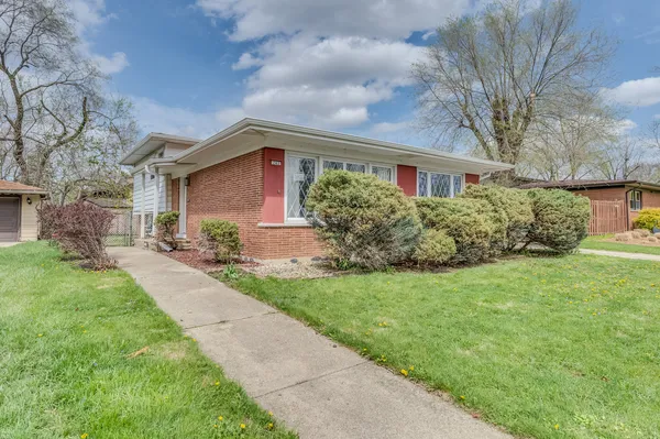 $275,000 | 243 May Court, Chicago Heights, IL 60411