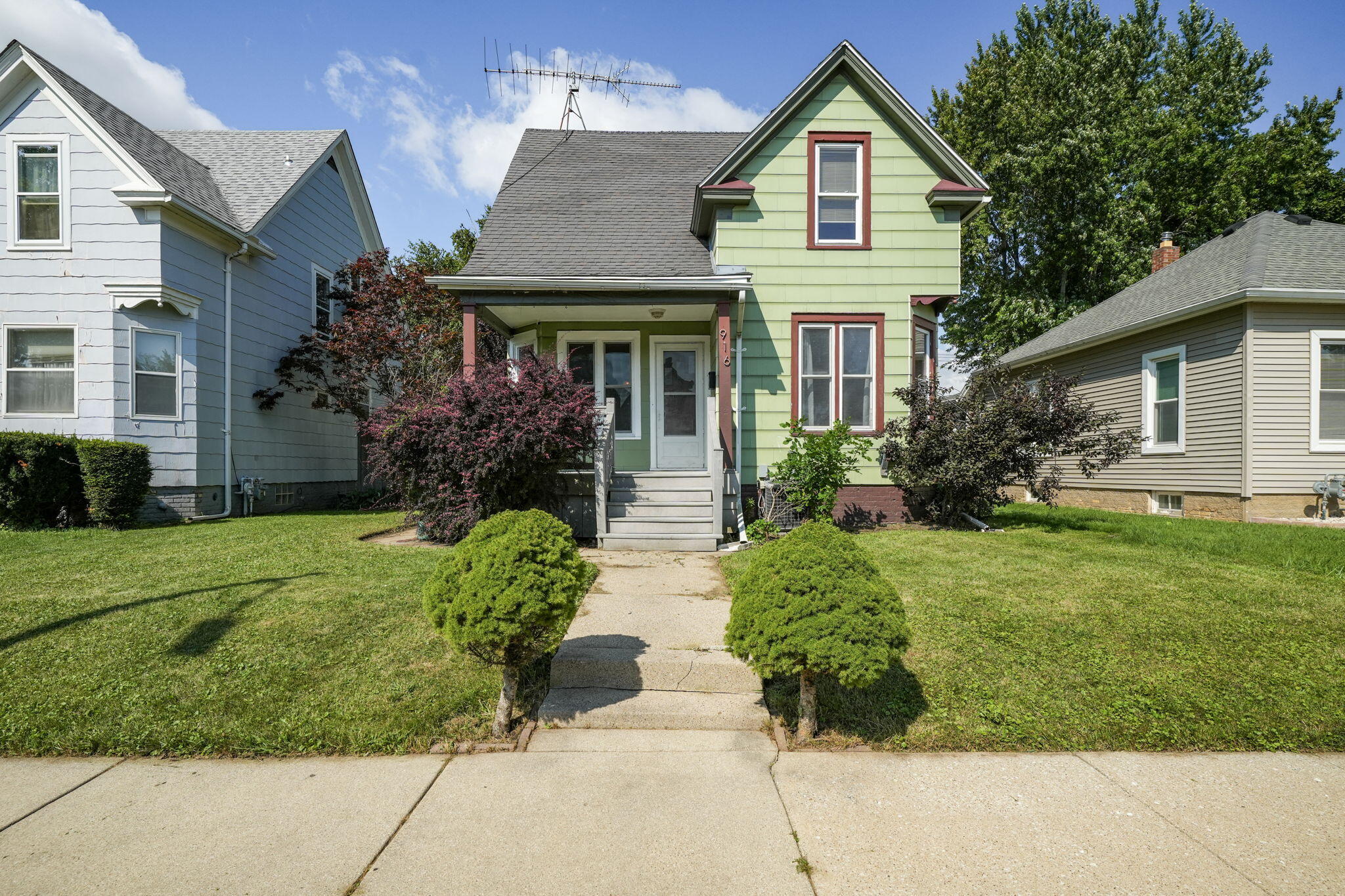 916 Grove Avenue Racine, WI 53405 - Photo 1 of 1 916 Grove Ave