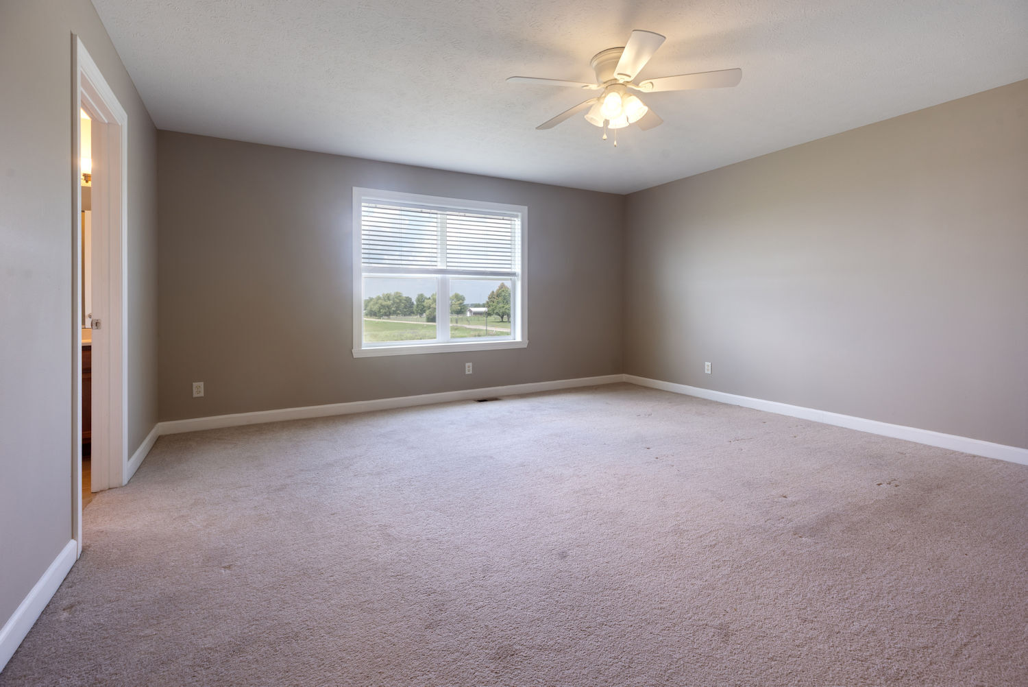 411 South Regulators Street Rochelle, IL 61068 - Photo 14 of 27