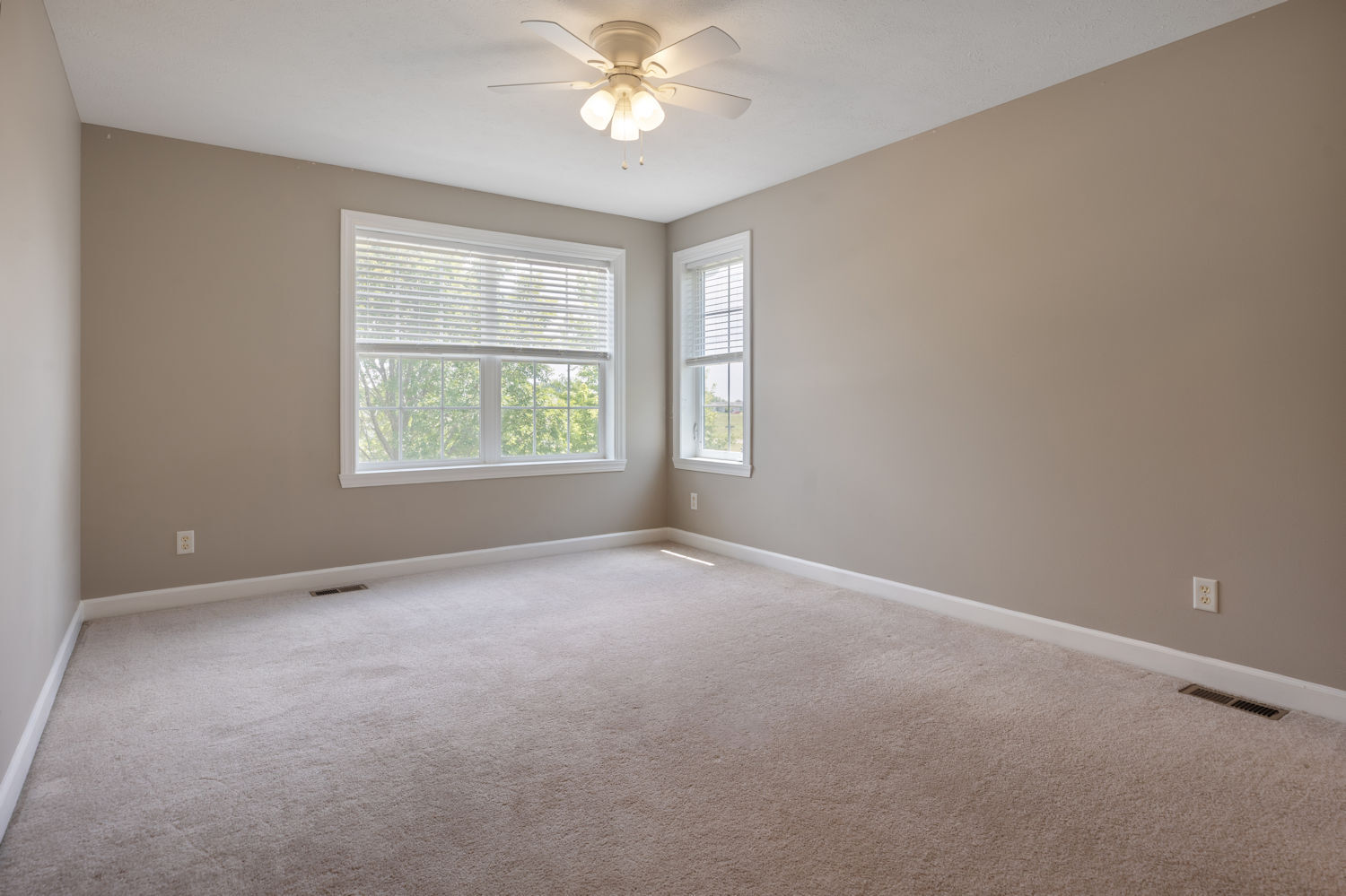 411 South Regulators Street Rochelle, IL 61068 - Photo 17 of 27