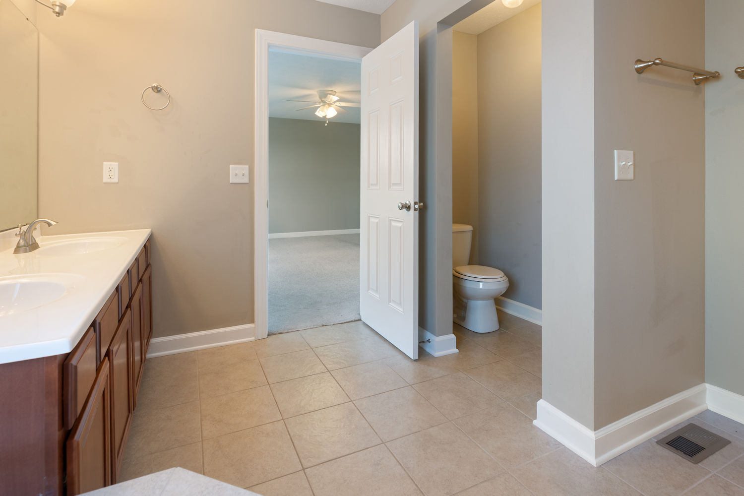 411 South Regulators Street Rochelle, IL 61068 - Photo 20 of 27