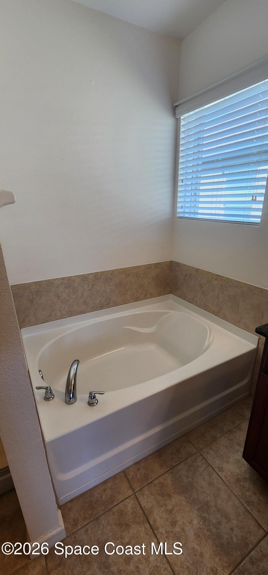 1957 Elkins Point Melbourne, FL 32935 - Photo 23 of 27 a bathroom with a bathtub and a window