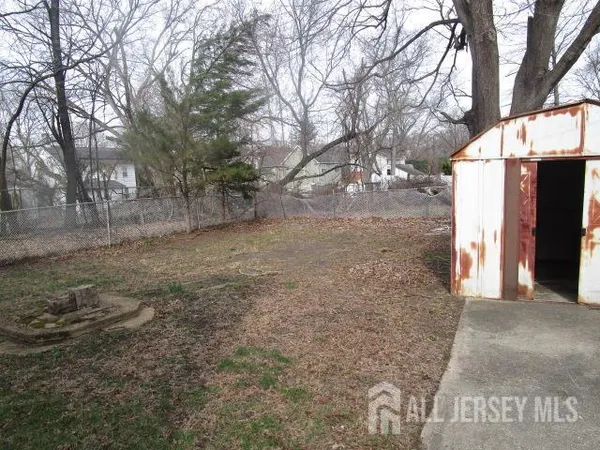 a view of a outdoor space of a house