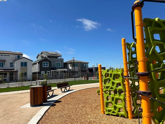 $989,990 | 352-352 Waypoint Drive, Napa, CA 94558