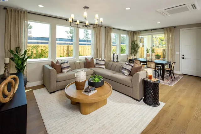 $989,990 | 352-352 Waypoint Drive, Napa, CA 94558