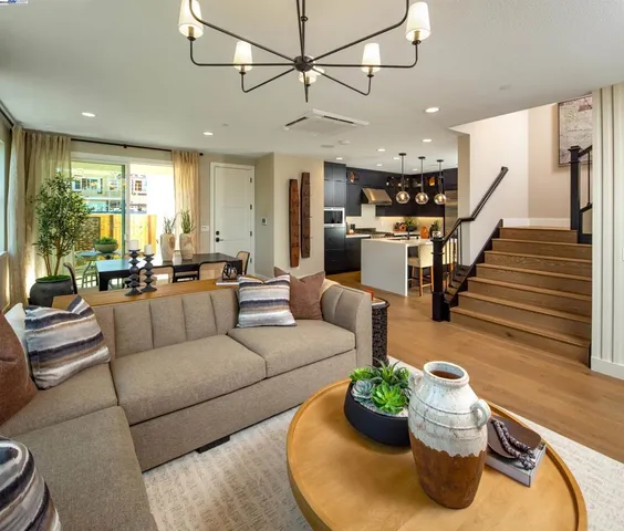 $989,990 | 352-352 Waypoint Drive, Napa, CA 94558