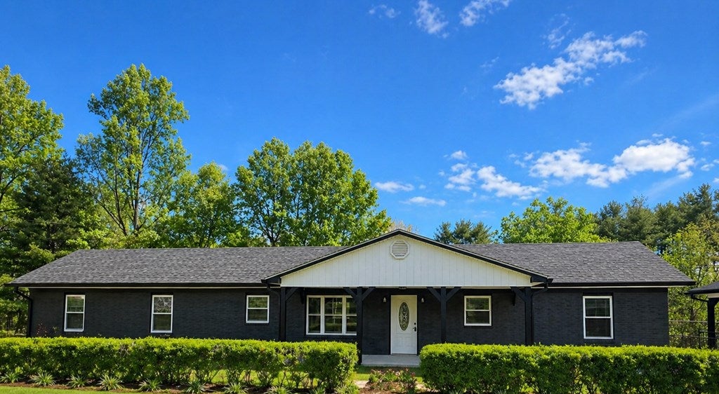 1232 Hilltown Road Fries, VA 24330 - Photo 4 of 28 Gallery Image 4