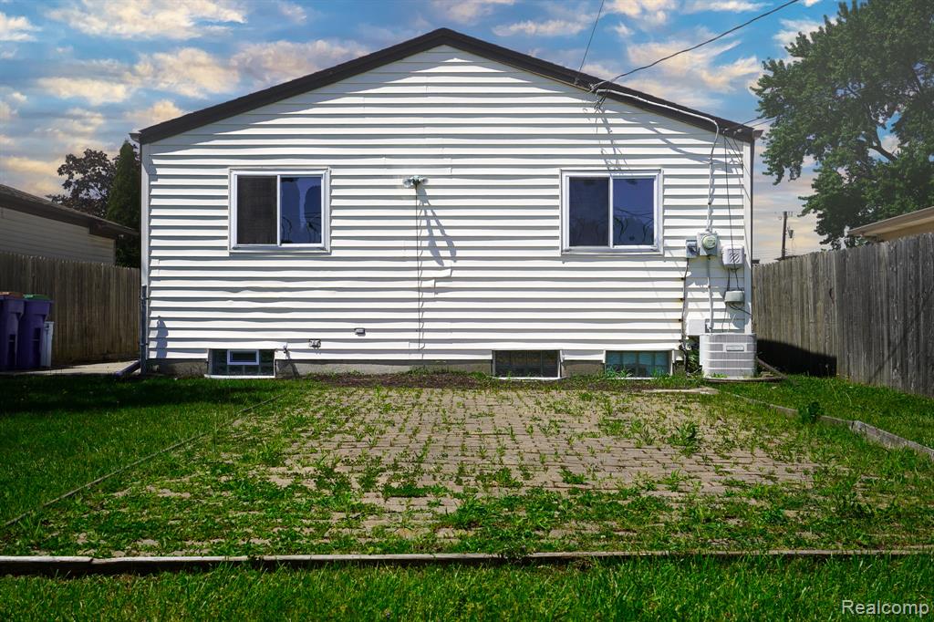 32100 Ruehle Avenue Warren, MI 48093 - Photo 5 of 54