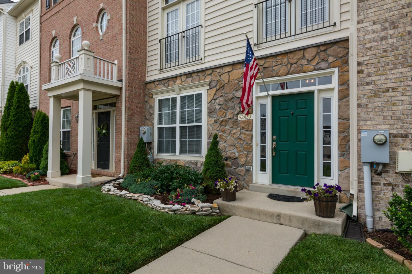 42433 Rockslide Terrace Ashburn, VA 20148 - Photo 2 of 28 Front
