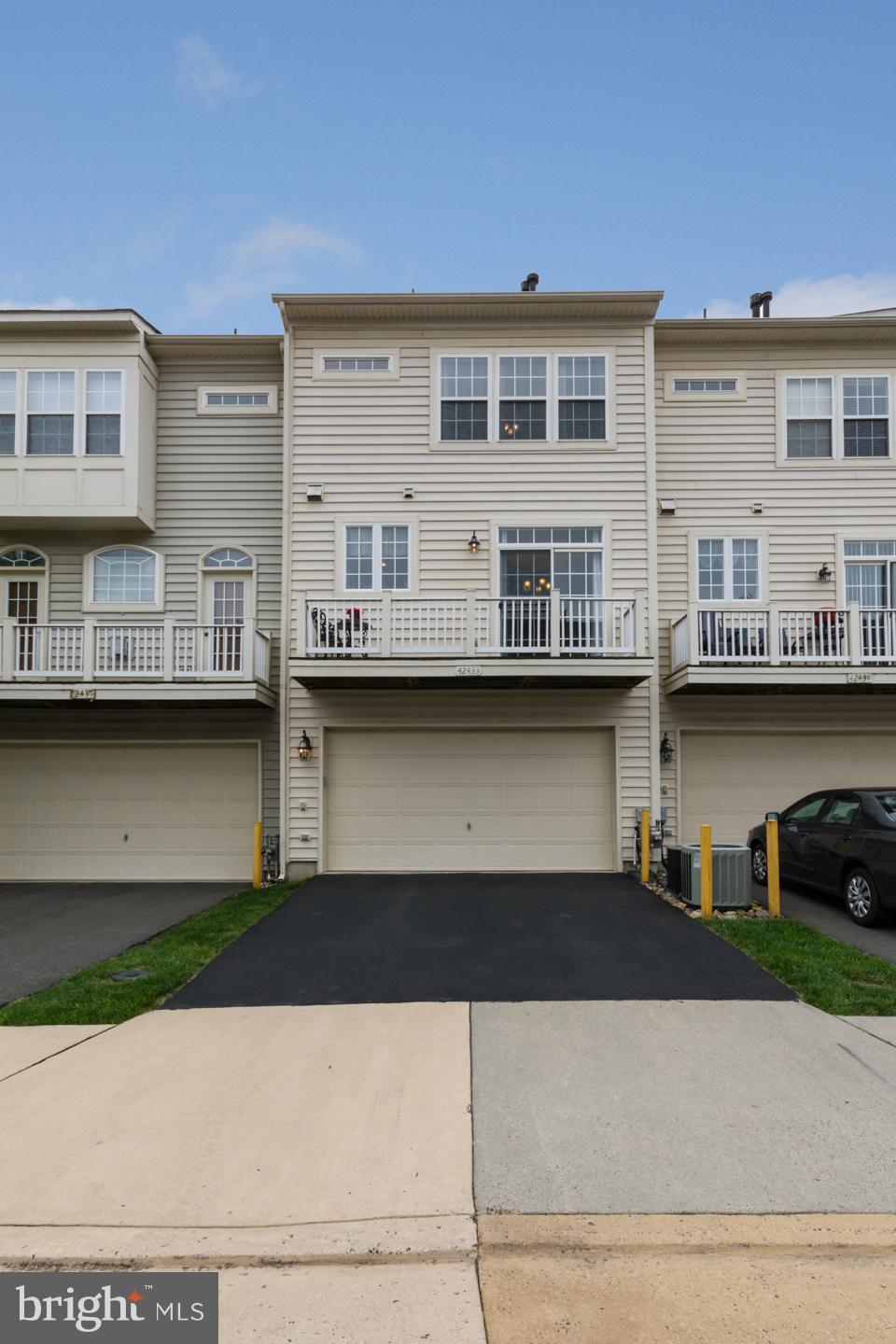42433 Rockslide Terrace Ashburn, VA 20148 - Photo 23 of 28 Exterior (Rear)