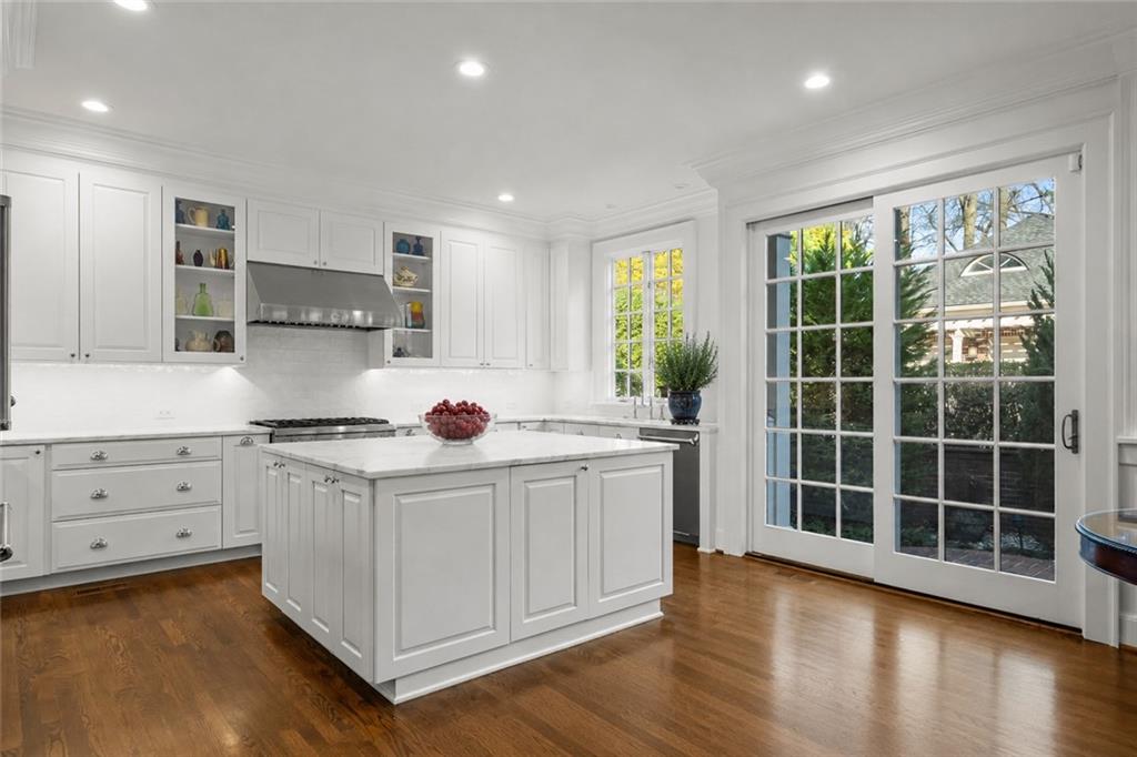 1105 Lullwater Road Northeast Atlanta, GA 30307 - Photo 10 of 35