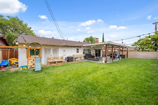 a view of a house with backyard and porch
