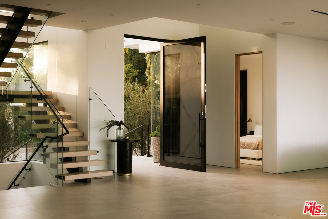 2180 1/2 Stradella Road Los Angeles, CA 90077 - Photo 2 of 21