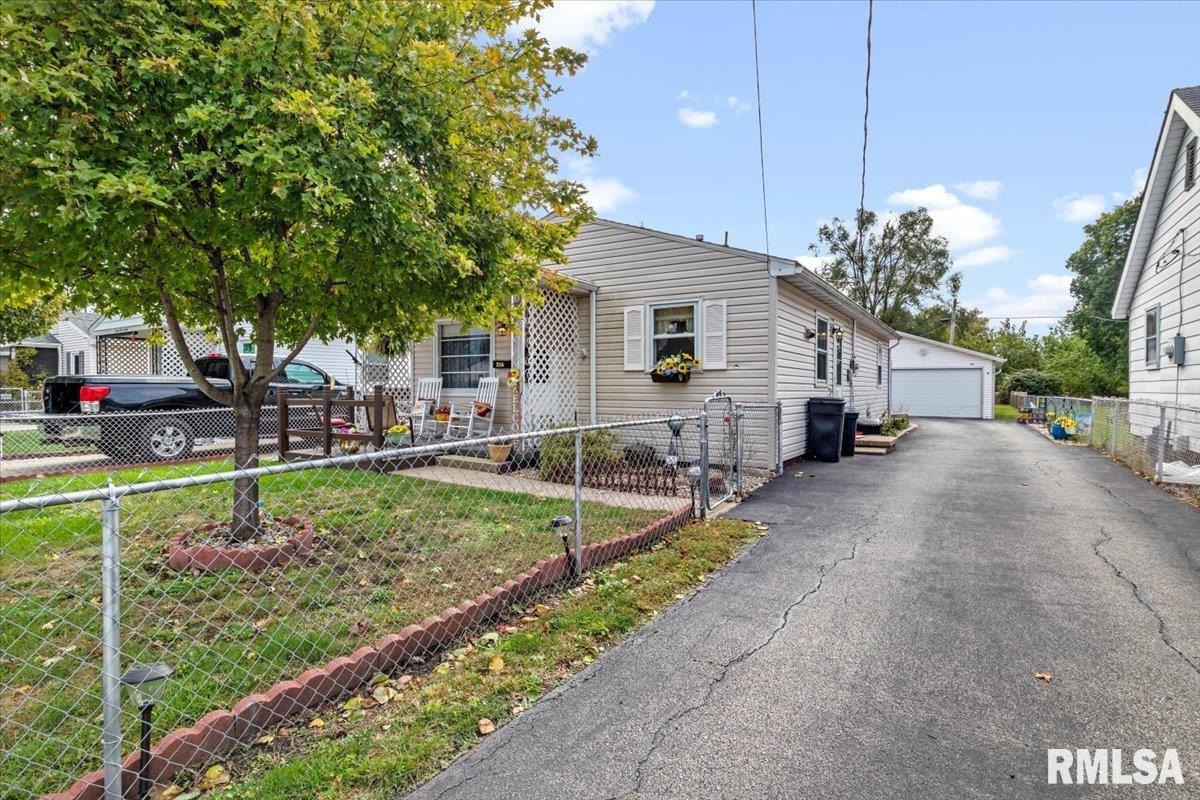 2116 East Keys Avenue Springfield, IL 62702 - Photo 3 of 30