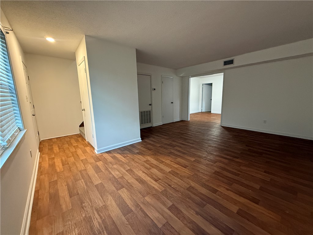 902 Darling Avenue Waycross, GA 31501 - Photo 3 of 15 Living Room