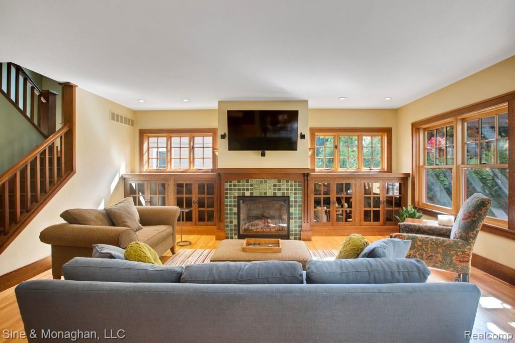 671 Washington Road Grosse Pointe, MI 48230 - Photo 24 of 62 015-hometown-visuals-2020_671-washington-gp.jpg-SMALL