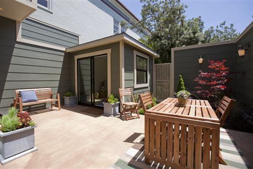Exclusive rear patio, garden.  Protected private and VERY sunny!