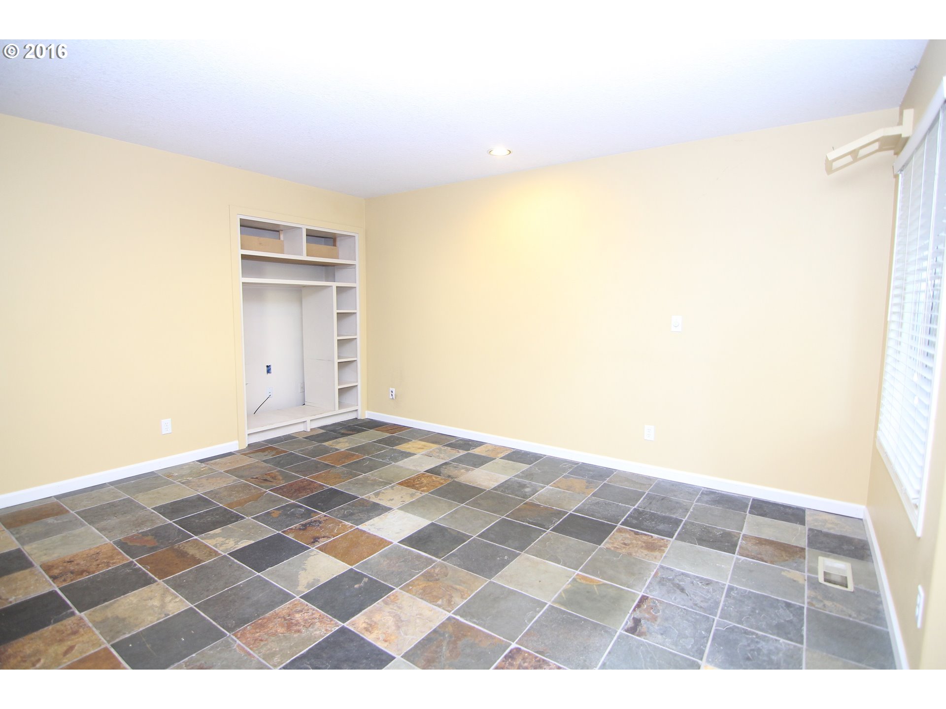 2525 Sunset Avenue West Linn, OR 97068 - Photo 13 of 25 a view of an empty room