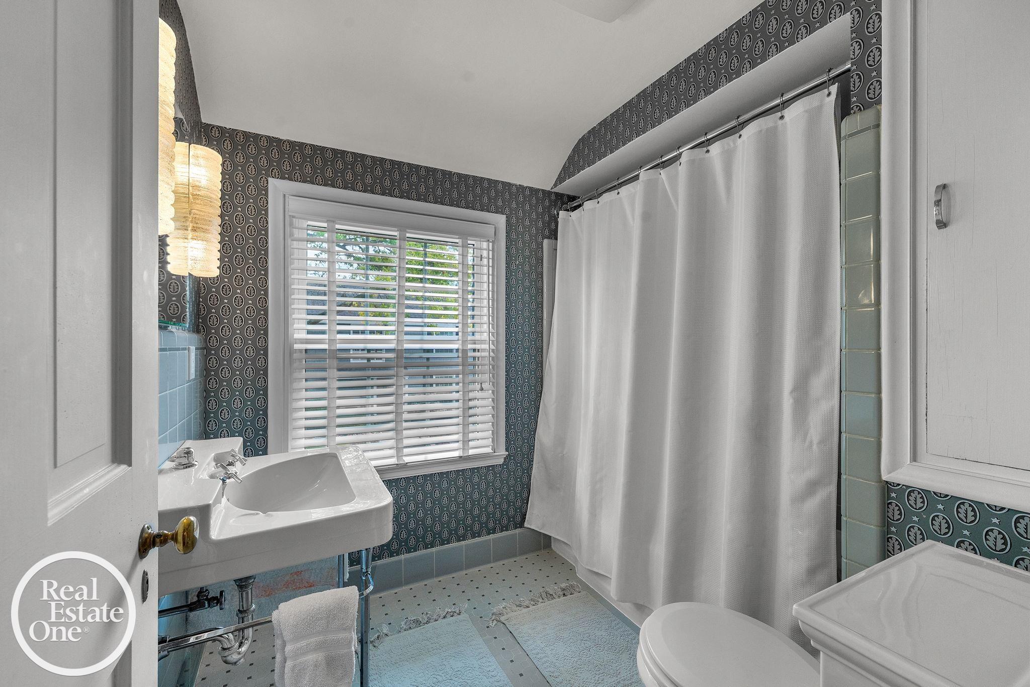 90 Colonial Road Grosse Pointe, MI 48236 - Photo 29 of 49 50213312-daaa0d36-599e-4790-83e0-dddcfb6d8167.JPG